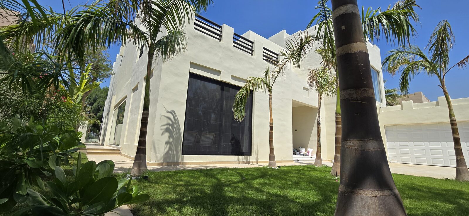 Premium UAE villa with fitted screens