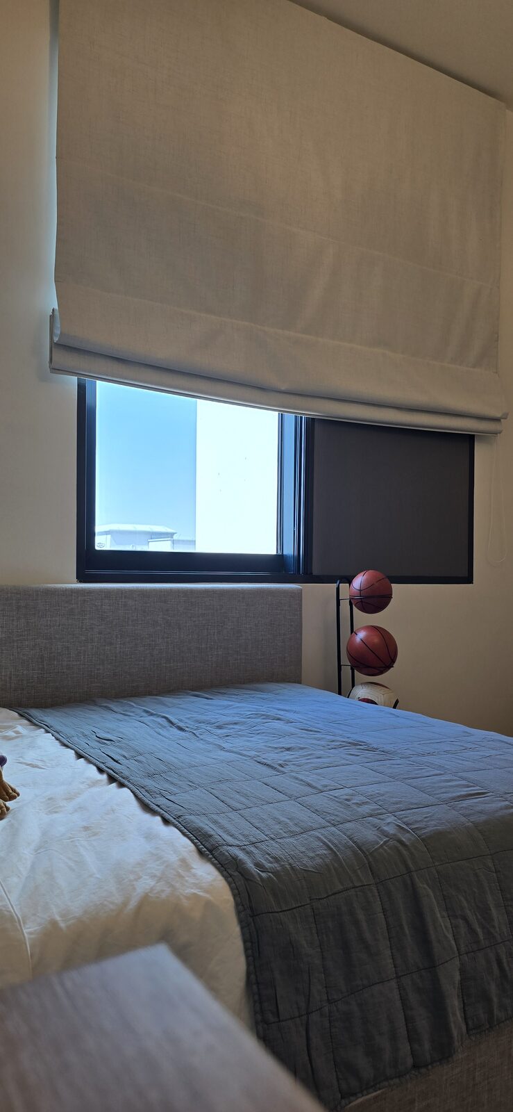 Master bedroom with Mr. Flynet blackout screens