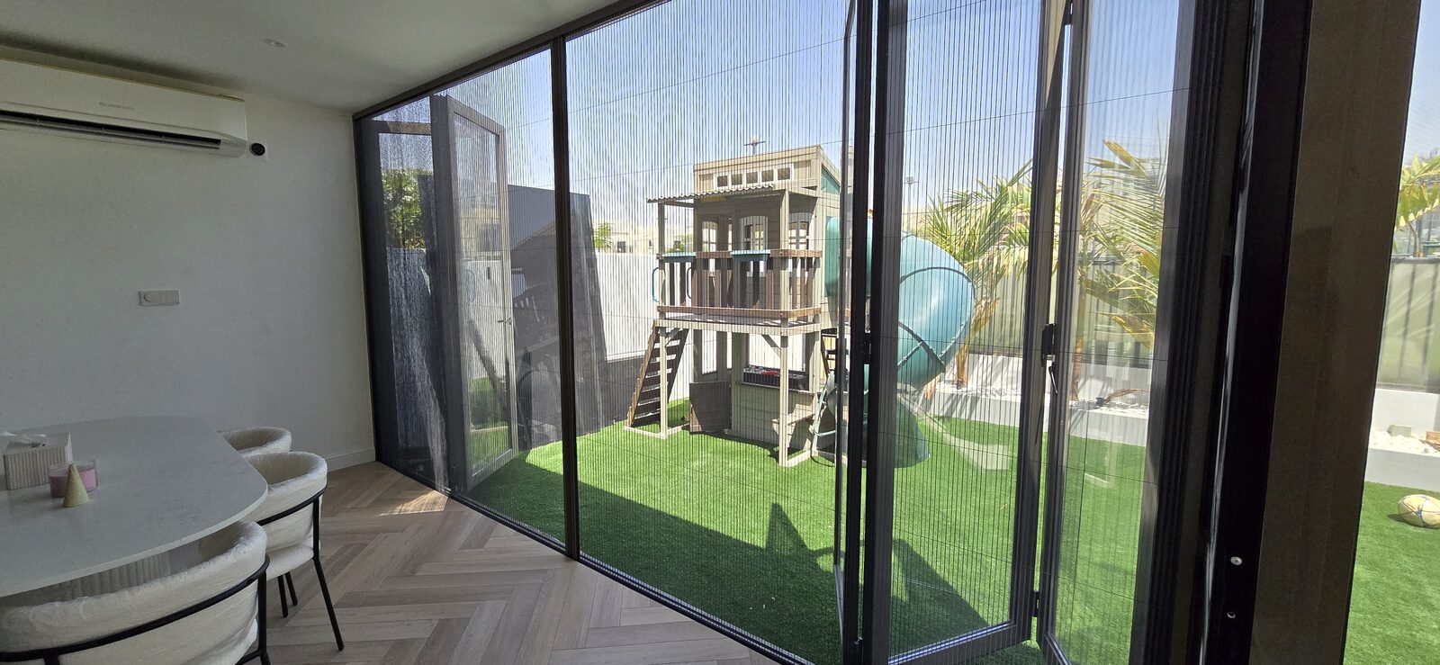 Pleated flynet on UAE window