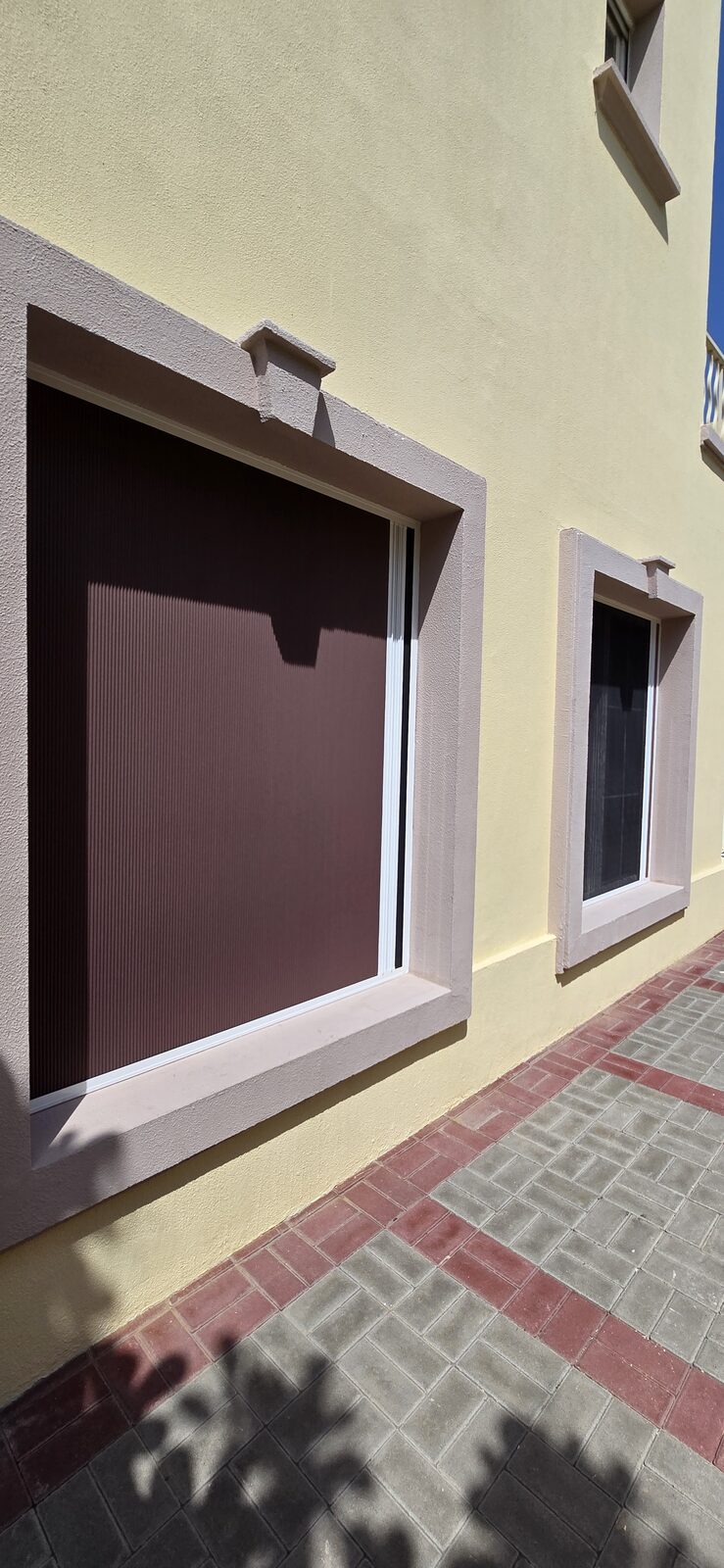 Double Screen Blackout — UAE install 2