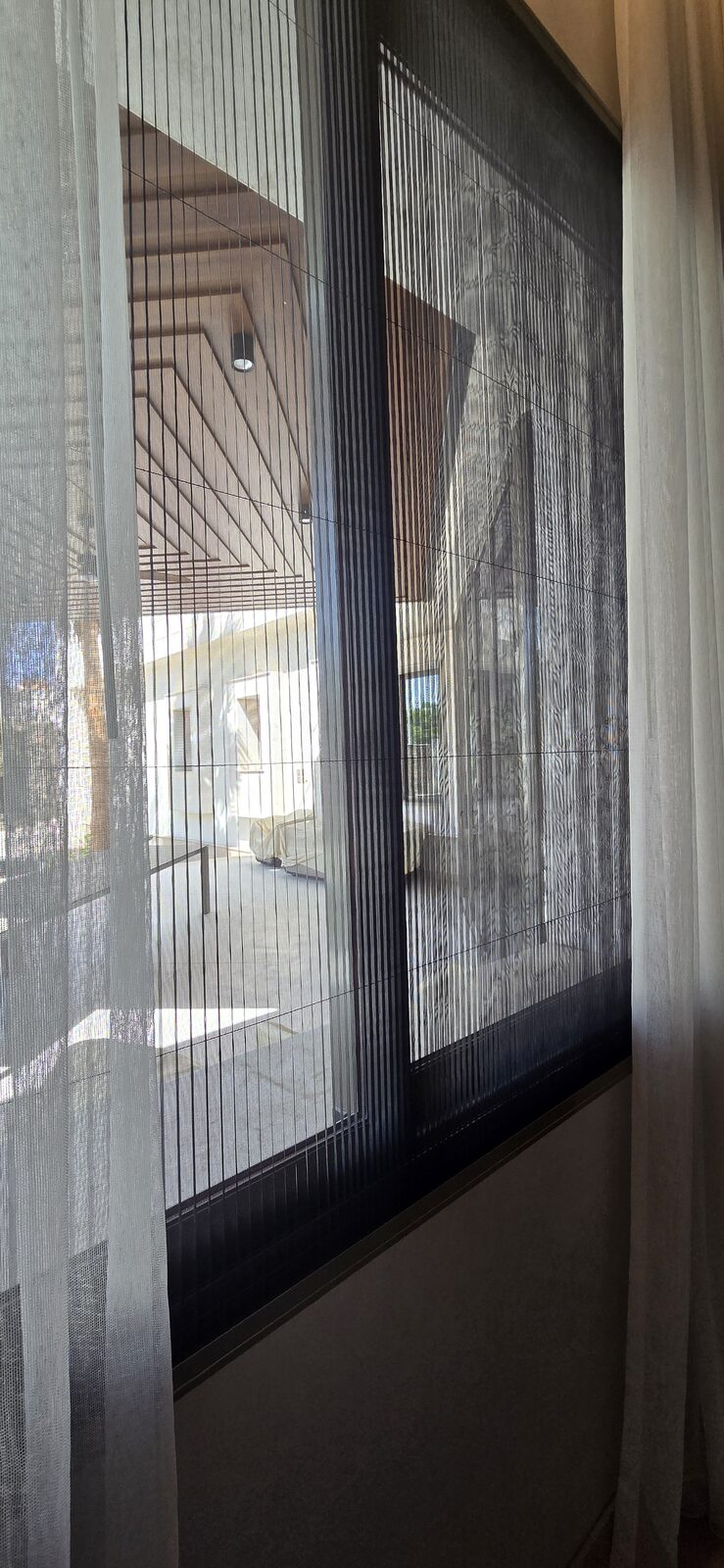 Double Screen Blackout — UAE install 6