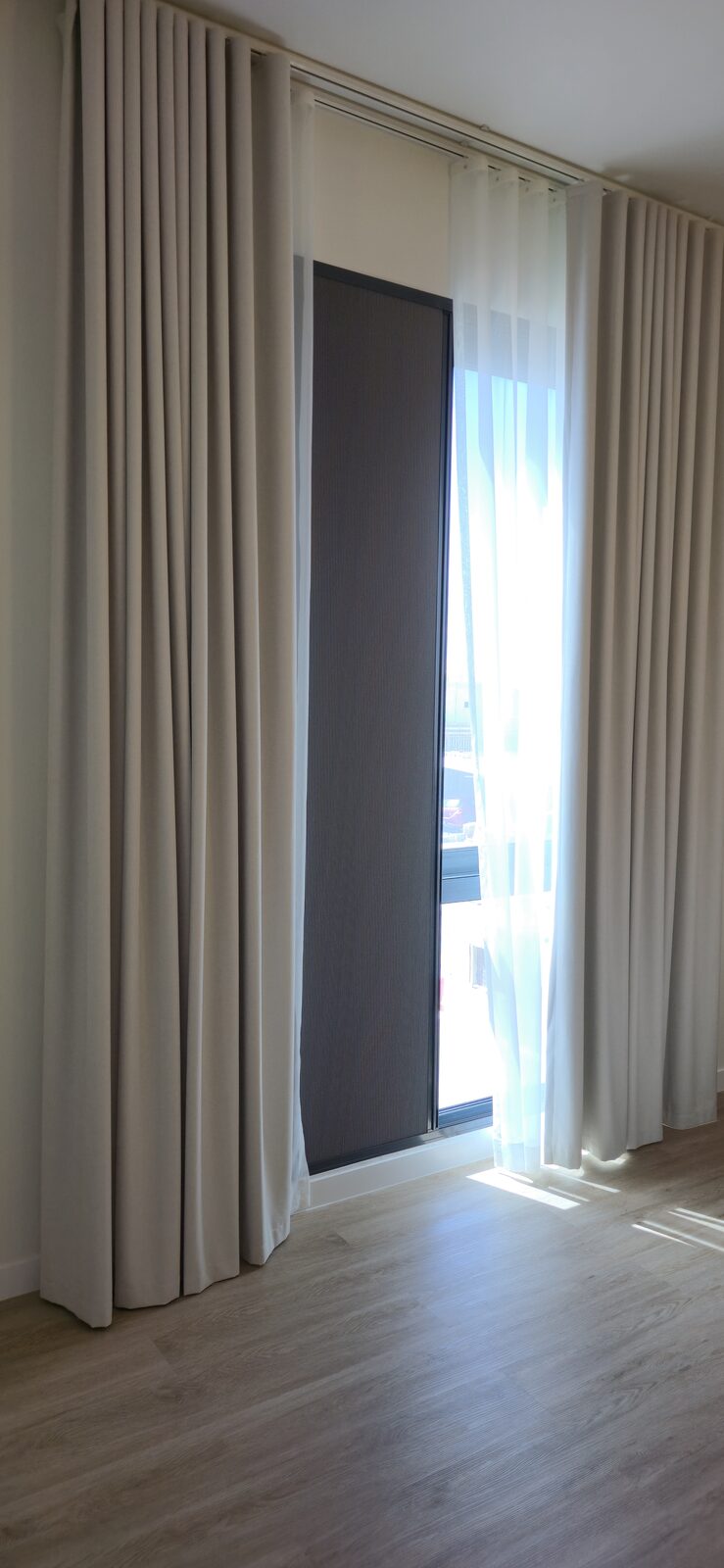 Single Screen Blackout — UAE install 9