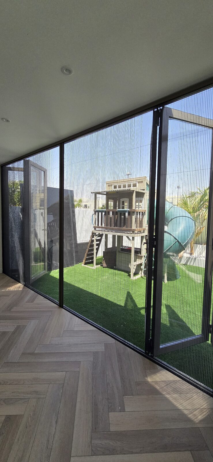Extra-Wide Flynet — UAE install 5